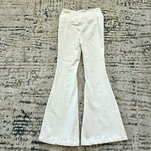 Free People Venice Beach Flare High Rise Jeans (NEW Women's Worn White Ivory) - Picture 2 of 5